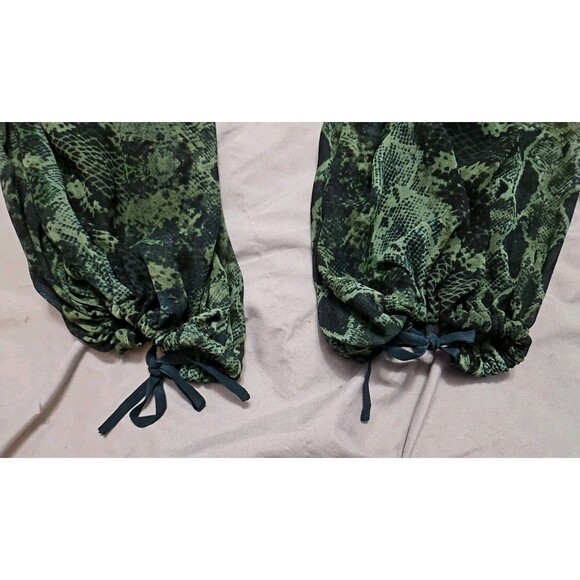 Wilfred Aritzia Talence Blouse Green & Black Python Snake Print Pleated size S - Picture 6 of 6